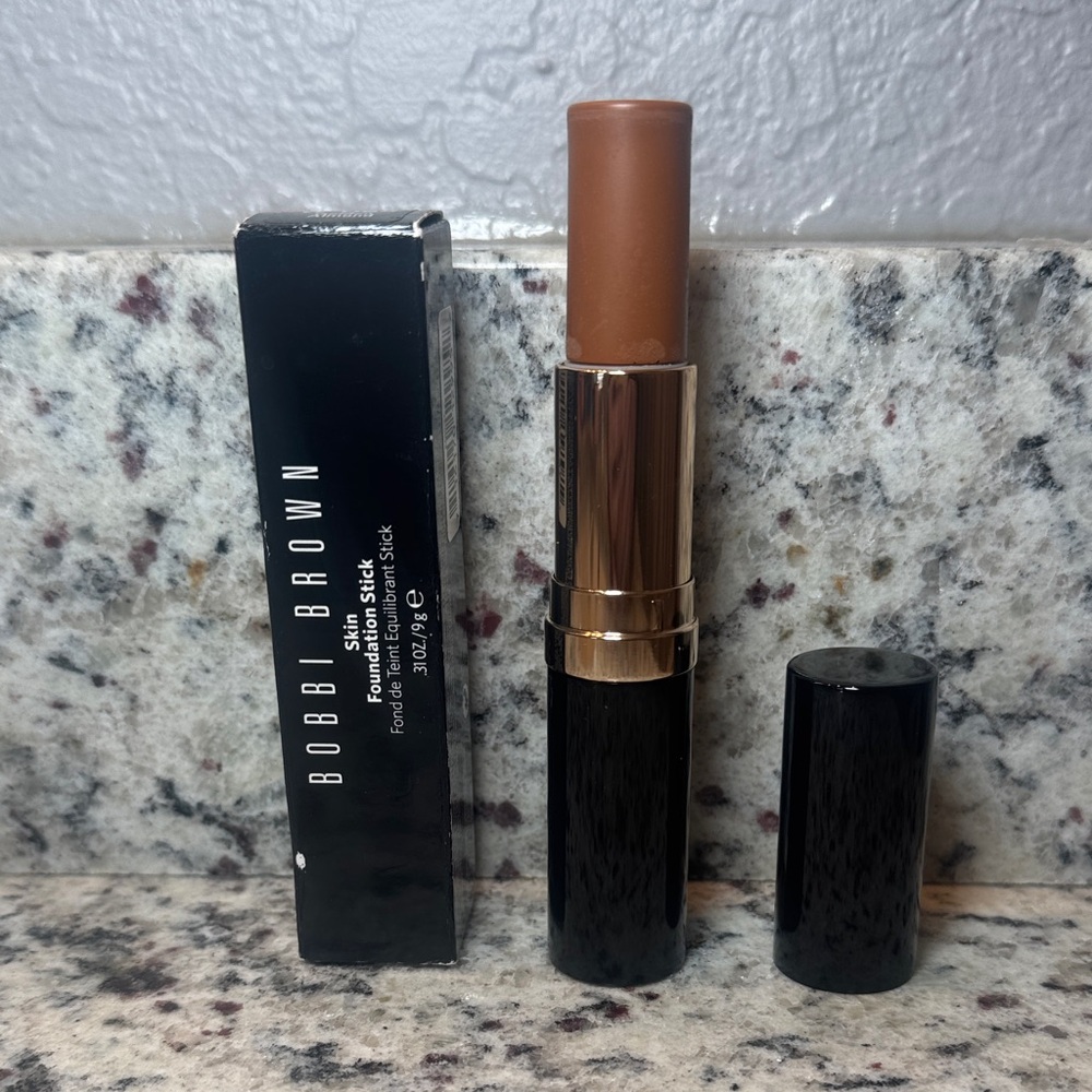 Bobbi Brown Golden Almond Skin Foundation Stick - Picture 2 of 7